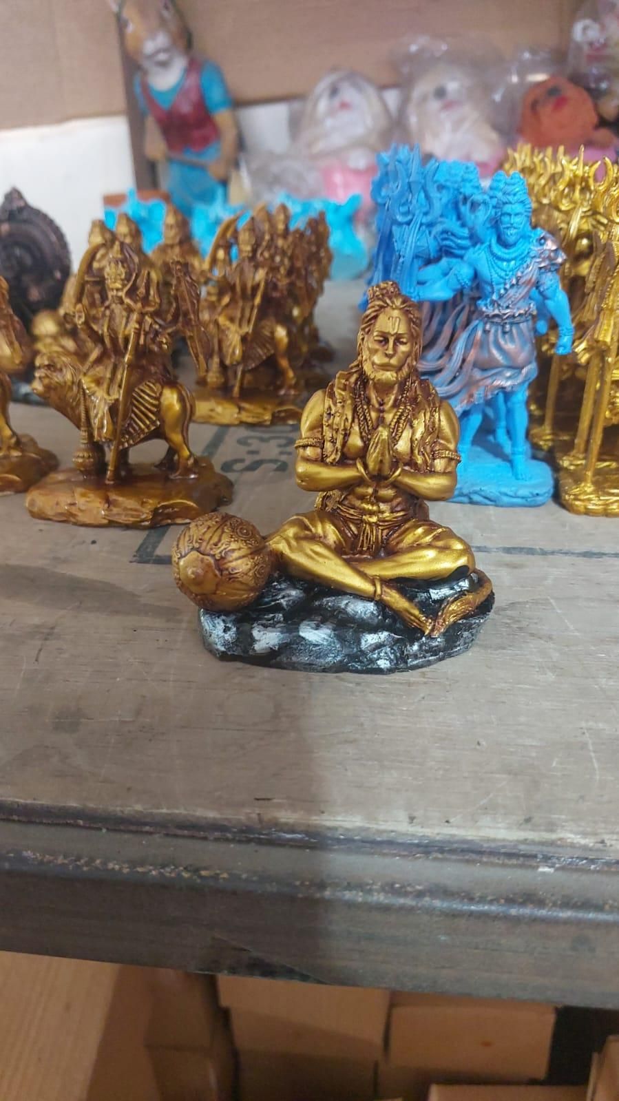 Side angle of Lord Hanuman Ji resin statue – perfect for puja and gifting